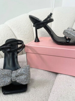 Anastasia bow heels