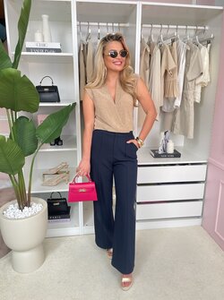 Navy pants tella
