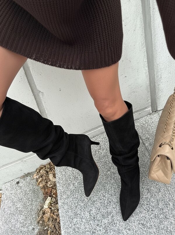 Suedine boots black Lola