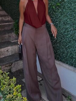 Bordeaux body gold details