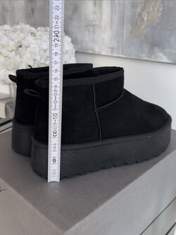 Platform boots black