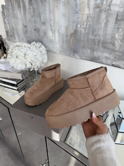 Platform boots taupe