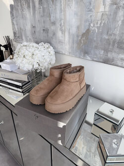 Platform boots taupe