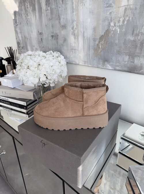 Platform boots taupe