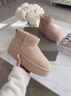 Platform boots beige