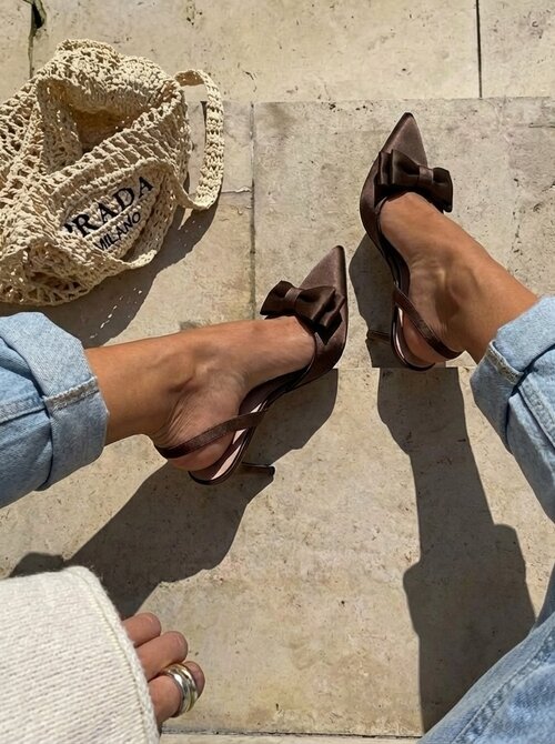 Bow heels Brown