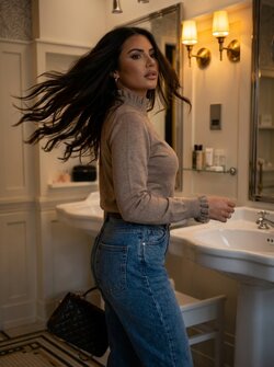 Sweater taupe ruffle Sweater taupe ruffle