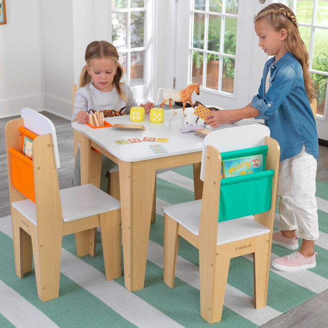 Montessori speeltafel en 4 stoelen