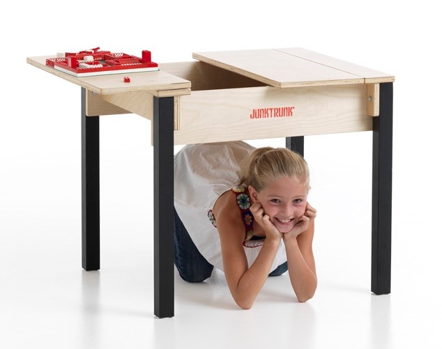 Kindertafel met opbergruimte en stoelen gemaakt van duurzaam Europees hout
