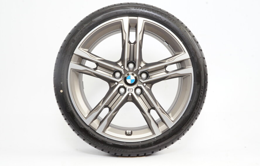 BMW BMW 1 serie F40 F41 2 serie Gran Coupe 18 inch 556M velgen + Winterbanden Bridgestone NIEUW Runflat Origineel
