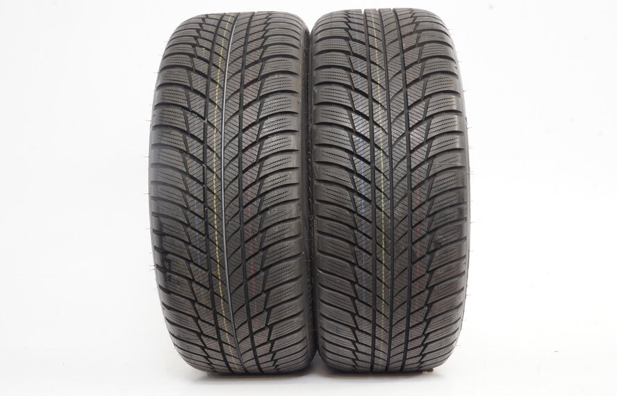 BMW BMW 1 serie F40 F41 2 serie Gran Coupe 18 inch 556M velgen + Winterbanden Bridgestone NIEUW Runflat Origineel