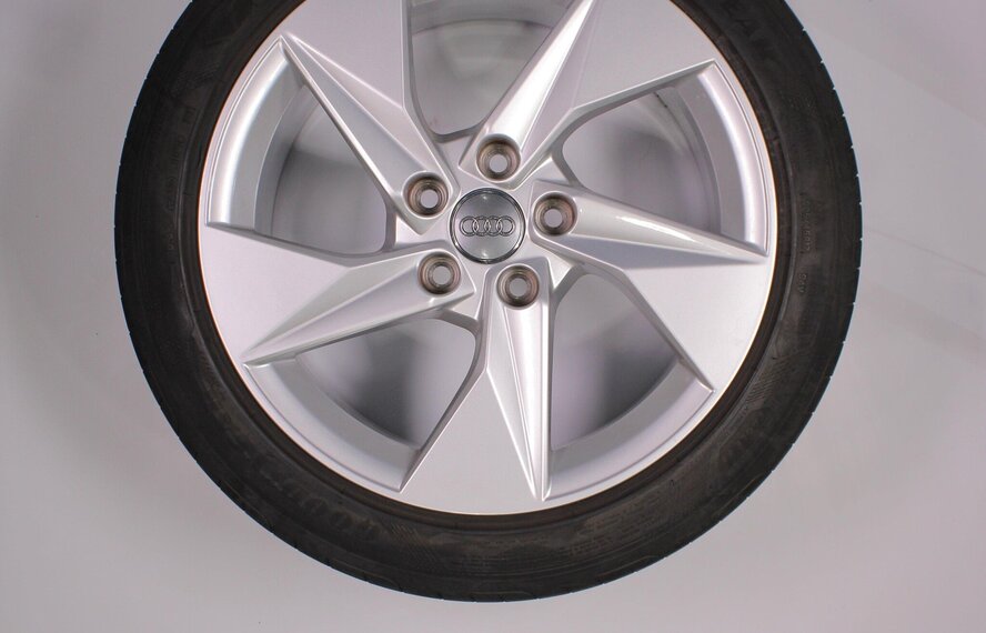 Audi Audi A3 8Y 17 inch Velgen + Zomerbanden Goodyear Origineel