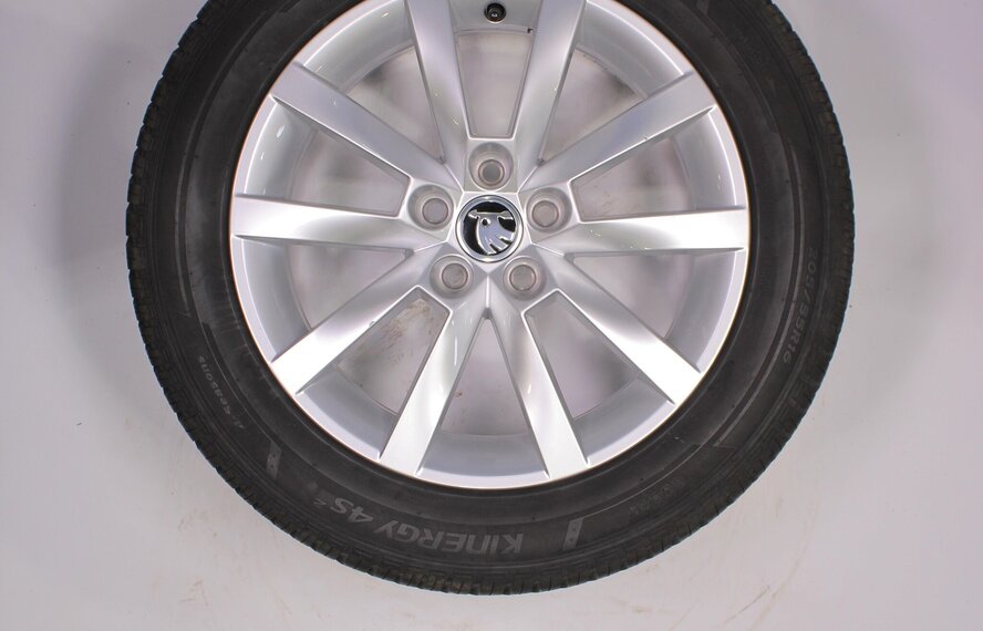 Skoda Skoda Scala 16 inch velgen + Winterbanden Hankook Origineel