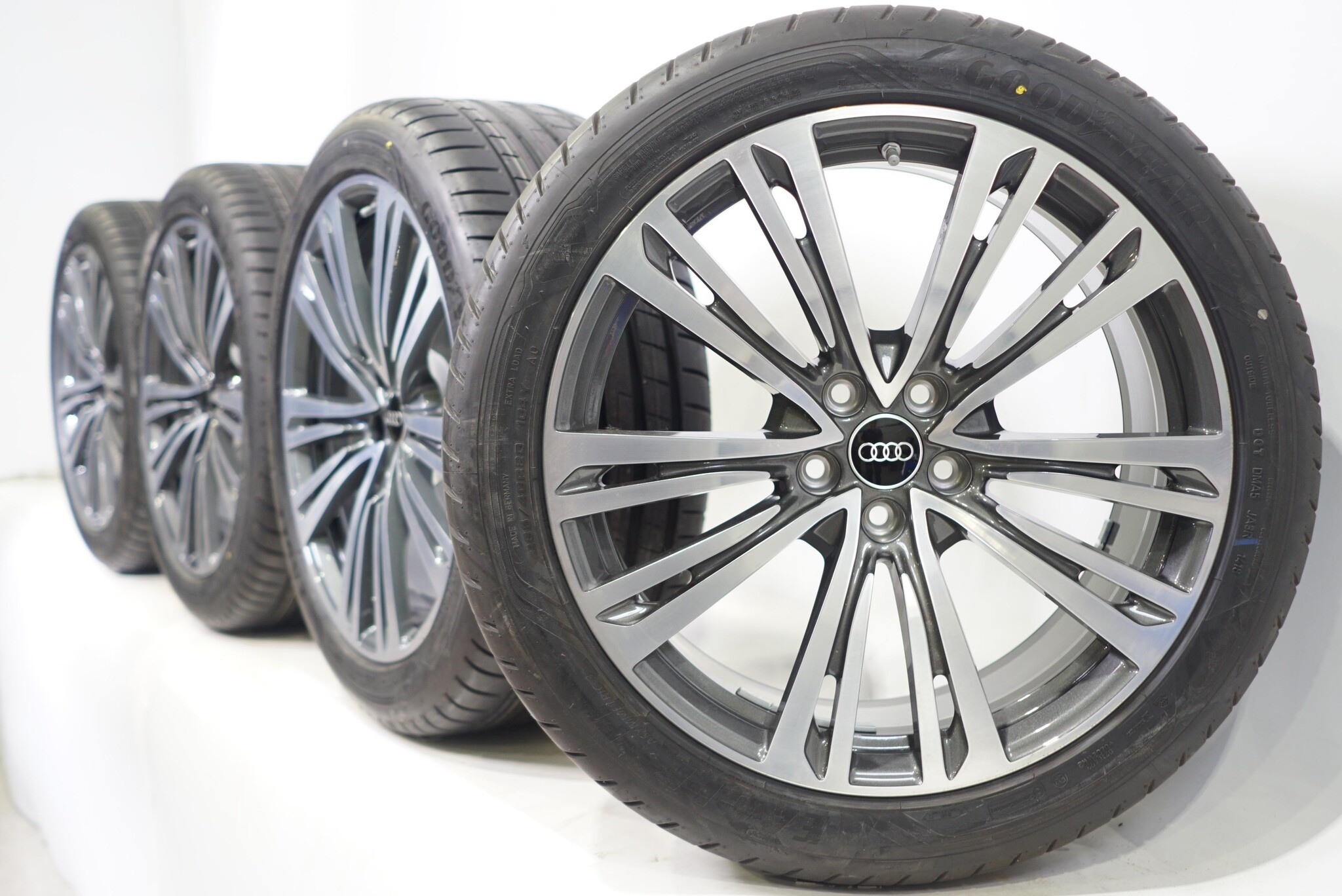 Audi A8 4N 20 inch velgen + Zomerbanden Goodyear Origineel - JD Banden