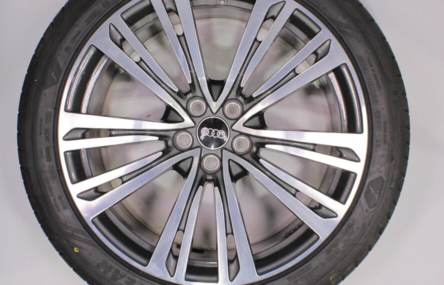 Audi Audi A8 4N 20 inch velgen Zomerbanden Goodyear Origineel