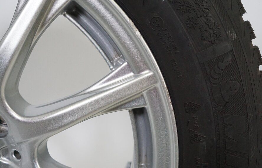 Mercedes Mercedes C Klasse W205 16 inch velgen + Winterbanden Michelin Origineel