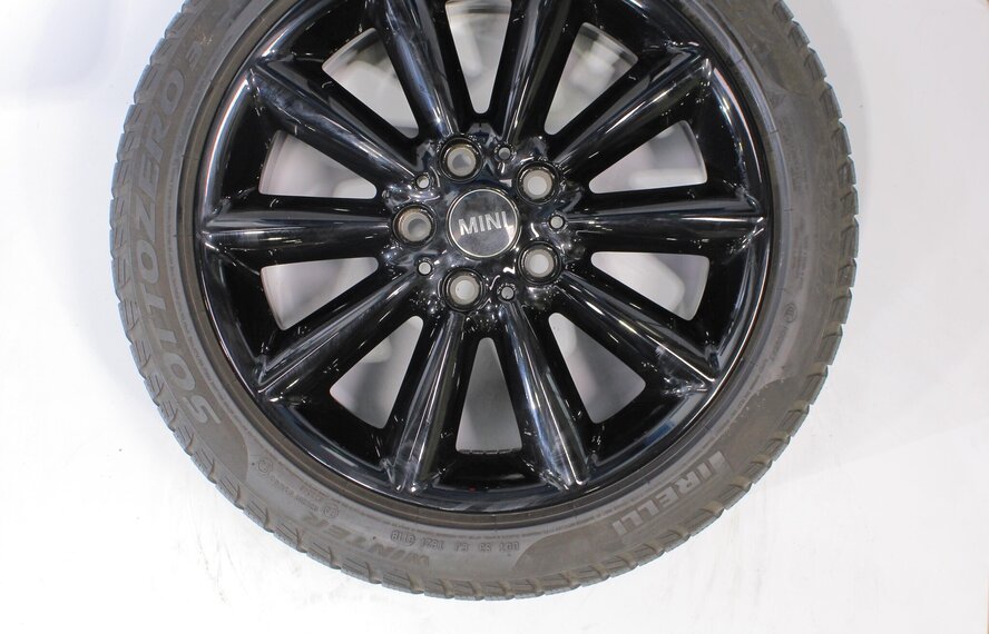 Mini Mini Clubman F54  518 Vent Spoke 17 inch Pirelli Runflat Winterbanden Origineel