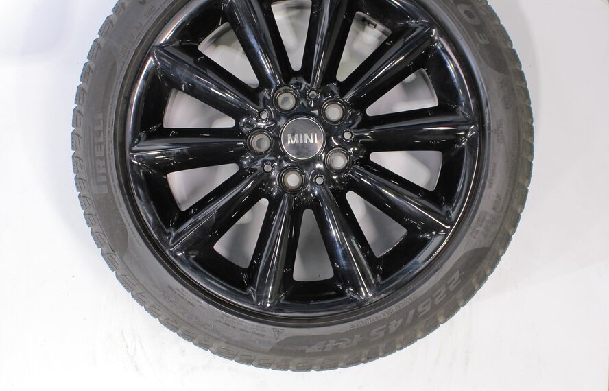 Mini Mini Clubman F54  518 Vent Spoke 17 inch Pirelli Runflat Winterbanden Origineel