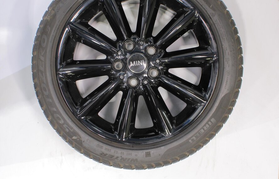 Mini Clubman F54  518 Vent Spoke 17 inch Pirelli Runflat Winterbanden Origineel