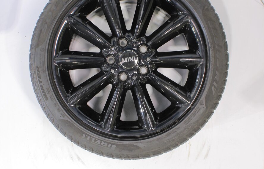 Mini Clubman F54  518 17 inch Pirelli Winterbanden Origineel