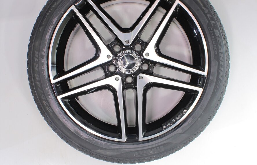 Mercedes Mercedes A B CLA Klasse W176 18 inch AMG velgen Nieuw + All-seasonbanden Pirelli Nieuw Origineel