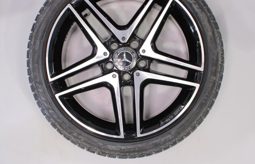 Mercedes Mercedes A B CLA Klasse W176 18 inch AMG velgen + Winterbanden Pirelli NIEUW Origineel