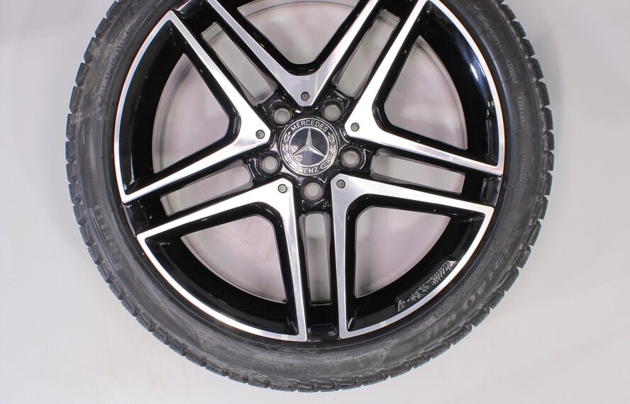 Mercedes Mercedes A B CLA Klasse W176 18 inch AMG velgen + Winterbanden Pirelli NIEUW Origineel