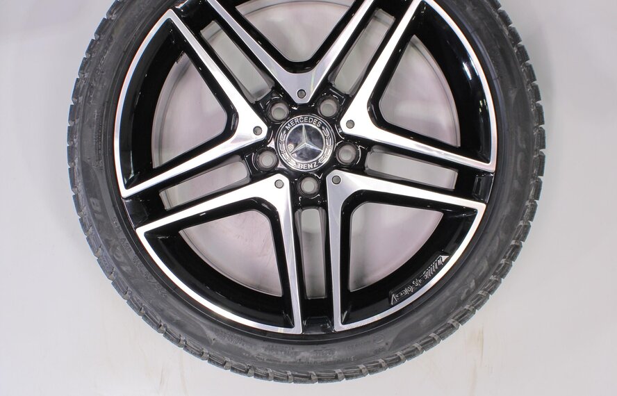 Mercedes Mercedes A B CLA Klasse W176 18 inch AMG velgen + Winterbanden Pirelli NIEUW Origineel