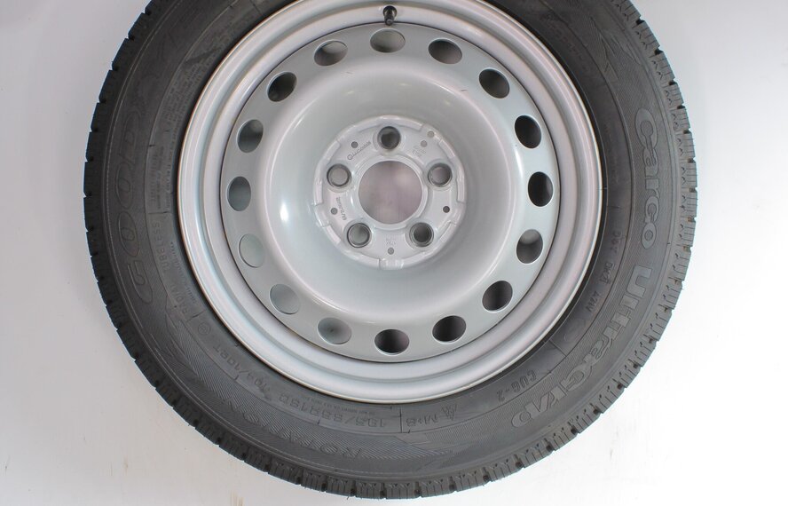 Mercedes Mercedes V-klasse W447  16 inch Goodyear Winterbanden Origineel