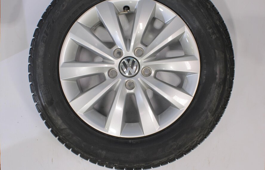 Volkswagen Volkswagen New Beetle 5C Mikra 16 inch Pirelli Winterbanden Origineel