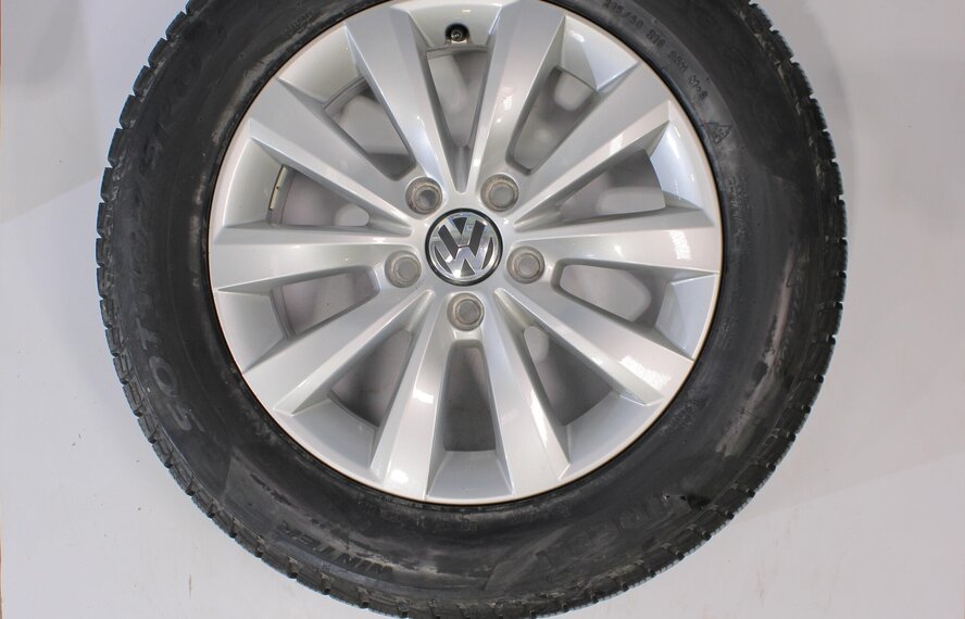 Volkswagen Volkswagen New Beetle 5C Mikra 16 inch Pirelli Winterbanden Origineel