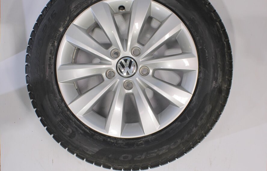 Volkswagen Volkswagen New Beetle 5C Mikra 16 inch Pirelli Winterbanden Origineel
