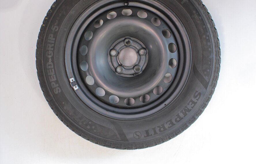 Audi Audi Q2 SQ2 81A Staal 15 inch Semperit Winterbanden Origineel