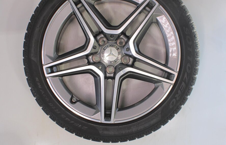 Mercedes Mercedes A-klasse A35 W177 AMG 18 inch Pirelli Winterbanden Origineel