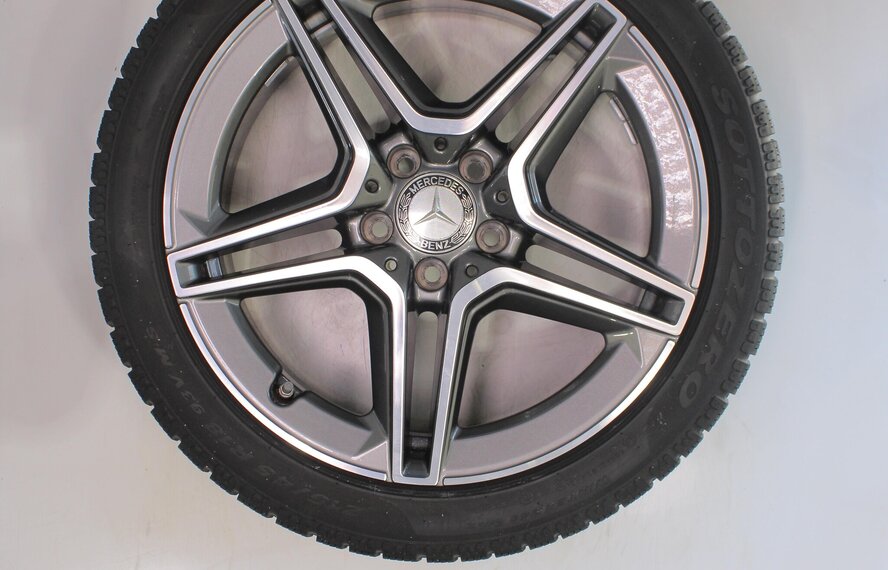 Mercedes Mercedes A-klasse A35 W177 AMG 18 inch Pirelli Winterbanden Origineel