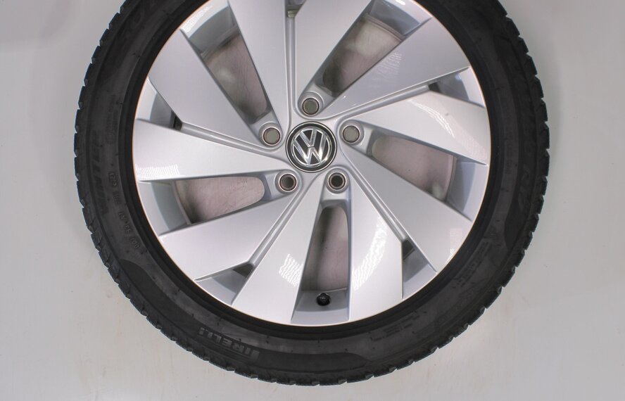 Volkswagen Volkswagen Golf 5 6 7 8 Belmont 17 inch Pirelli Winterbanden Origineel