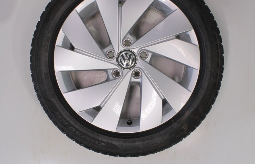 Volkswagen Volkswagen Golf 5 6 7 8 Belmont 17 inch Pirelli Winterbanden Origineel