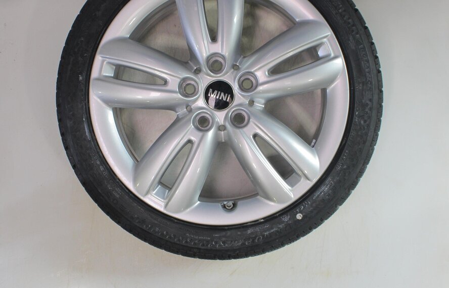 Mini Cooper / S / One / Cabrio F55 F56 F57 JCW501 17 inch Dunlop Runflat Winterbanden Origineel