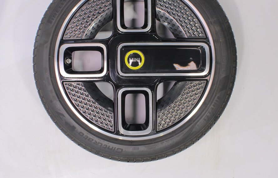 Mini Cooper / S / One / Cabrio F55 F56 F57 737 17 inch Pirelli Zomerbanden Origineel
