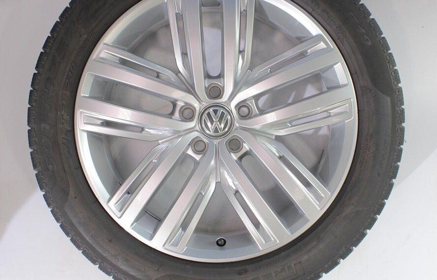 Volkswagen Volkswagen Tiguan II Auckland 19 inch Pirelli Winterbanden Origineel