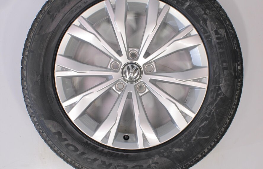 Volkswagen Volkswagen Tiguan II Montana 17 inch Pirelli Winterbanden Origineel