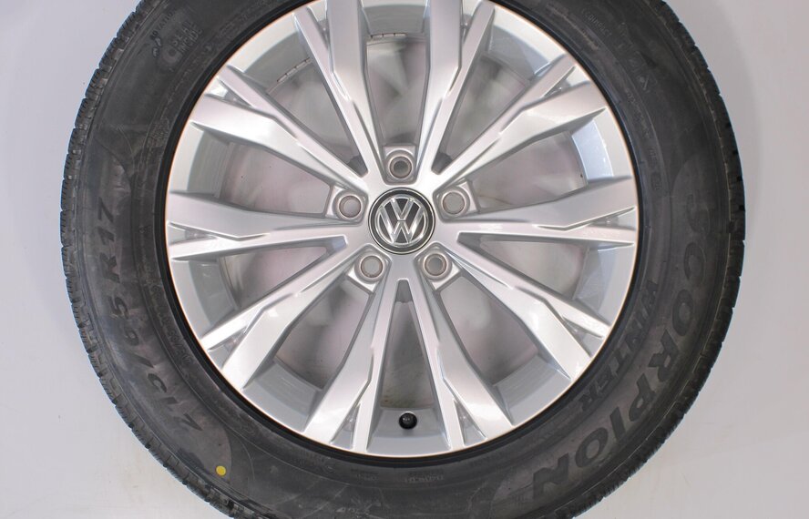 Volkswagen Volkswagen Tiguan II Montana 17 inch Pirelli Winterbanden Origineel