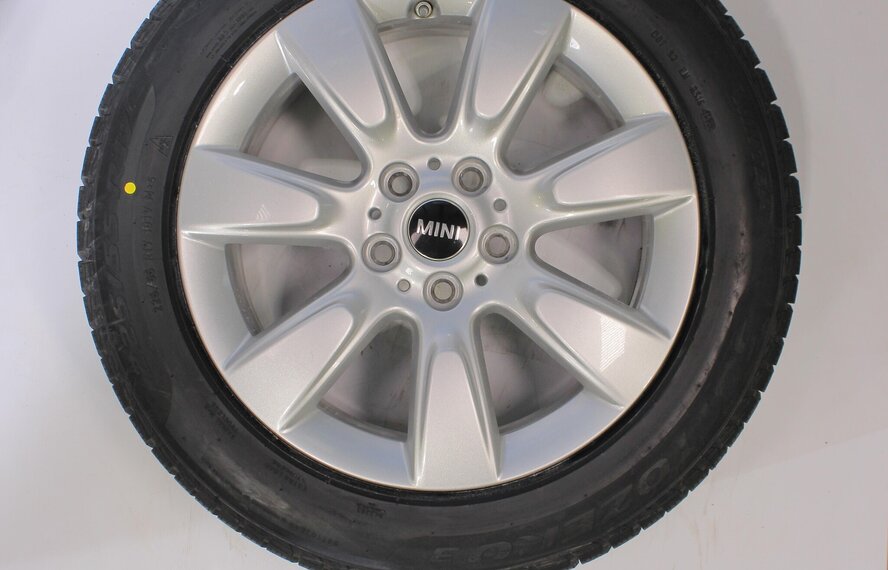 Mini Mini Countryman F60 530 17 inch Pirelli  Winterbanden NIEUW Origineel