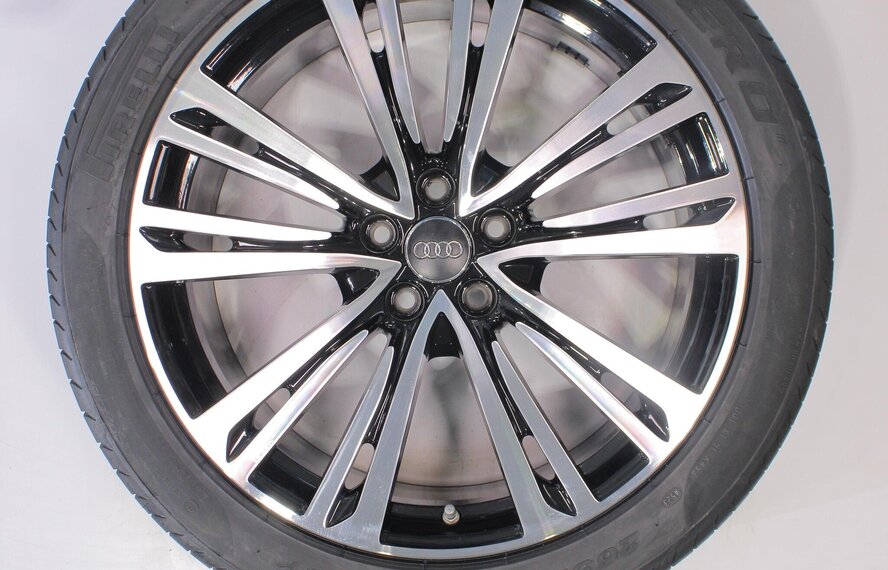 Audi Audi A8 4N 20 inch Pirelli Zomerbanden Origineel