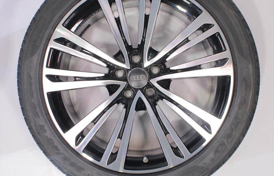 Audi Audi A8 4N 20 inch Pirelli Zomerbanden Origineel