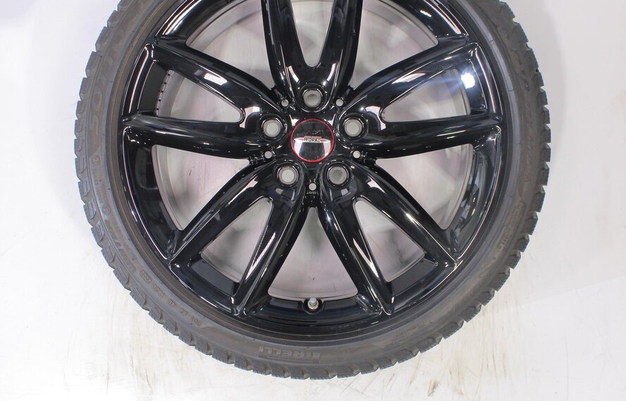 Mini Mini Clubman F54 JCW815 18 inch Pirelli Runflat Winterbanden Origineel