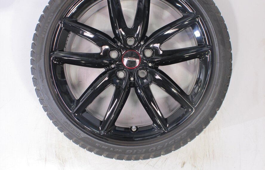 Mini Mini Clubman F54 JCW815 18 inch Pirelli Runflat Winterbanden Origineel
