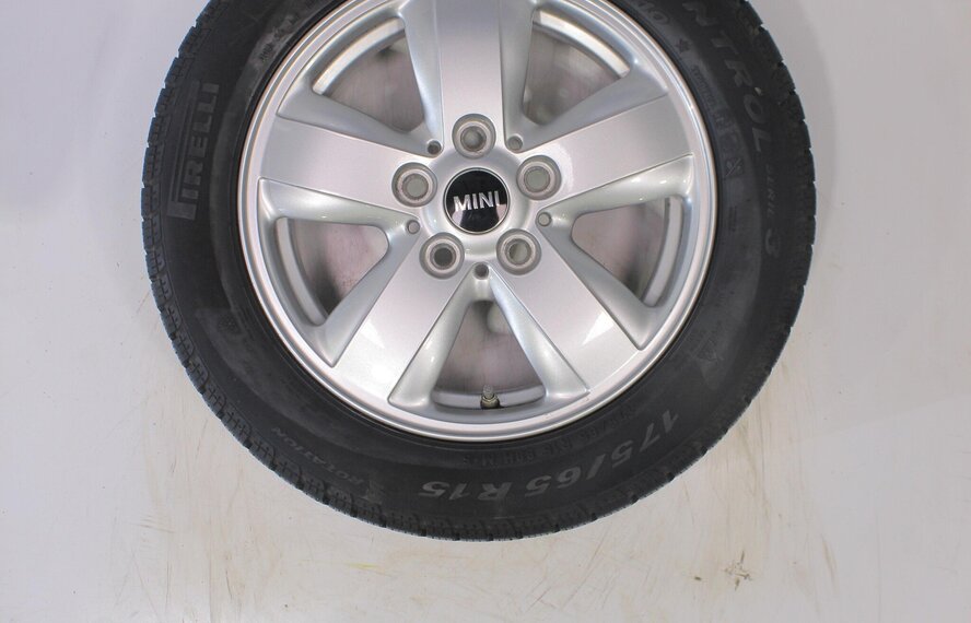 Mini Cooper / S / One / Cabrio F55 F56 F57 492 15 inch Pirelli Winterbanden Origineel