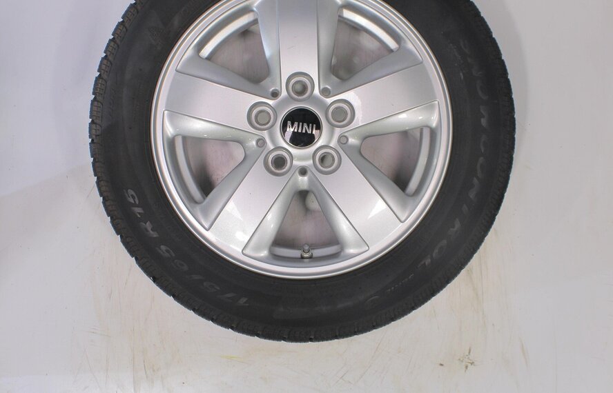 Mini Cooper / S / One / Cabrio F55 F56 F57 492 15 inch Pirelli Winterbanden Origineel