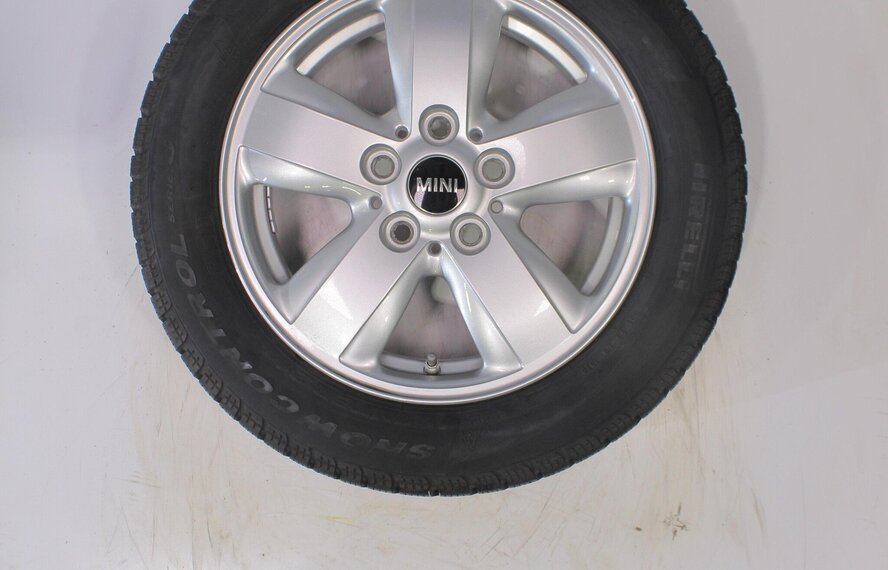 Mini Cooper / S / One / Cabrio F55 F56 F57 492 15 inch Pirelli Winterbanden Origineel